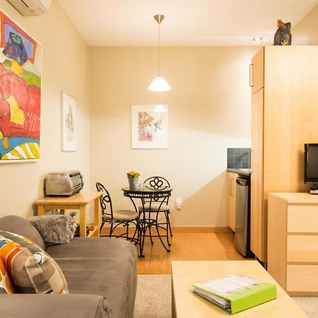 Cormier'S Studio Guest Suites Пентиктон Экстерьер фото