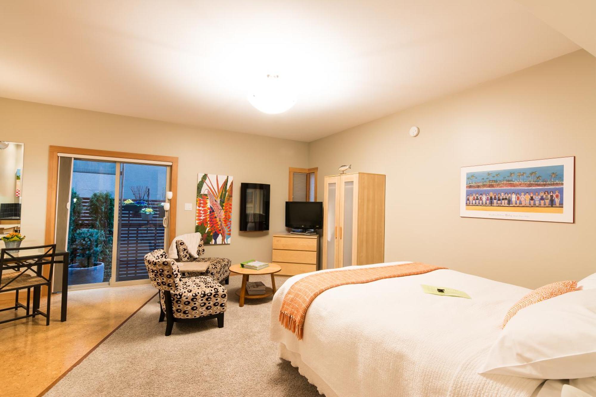 Cormier'S Studio Guest Suites Пентиктон Экстерьер фото